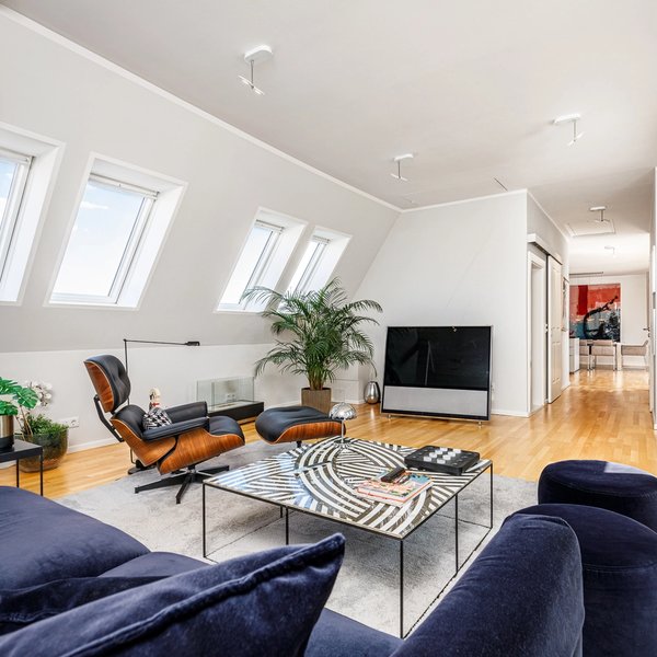 Wohnzimmer Sofa Fernseher Sessel Dachfenster
