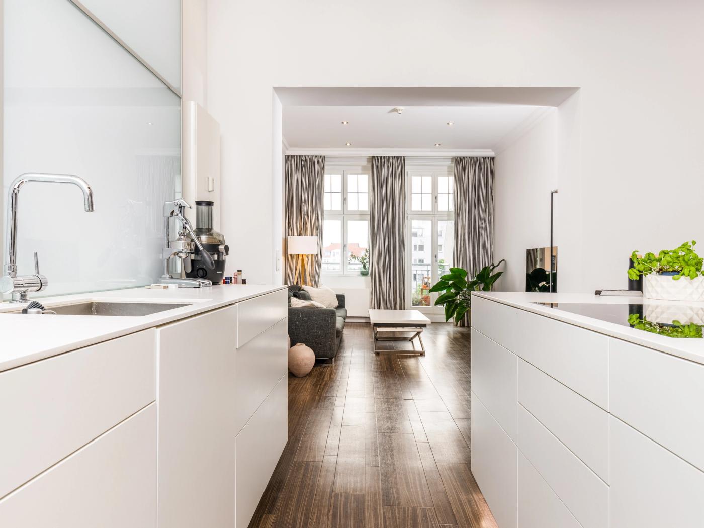 Offener Küchenbereich mit Zugang zum Wohnzimmer Offener Küchenbereich mit Zugang zum Wohnzimmer