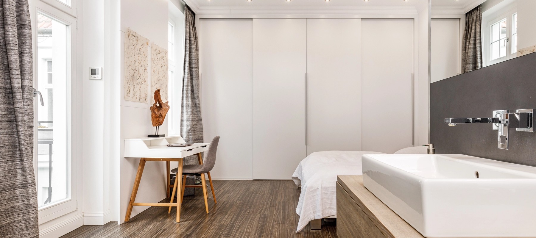 Schlafzimmer mit maßangefertigter Ankleide Schlafzimmer mit maßangefertigter Ankleide