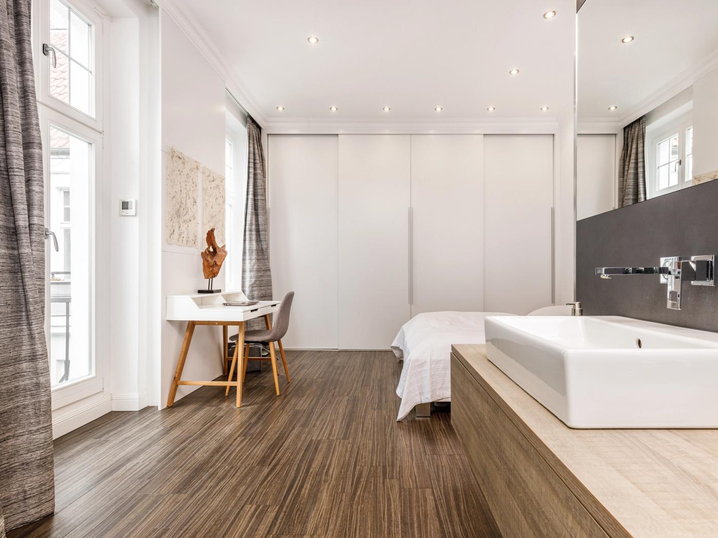 Schlafzimmer mit maßangefertigter Ankleide Schlafzimmer mit maßangefertigter Ankleide