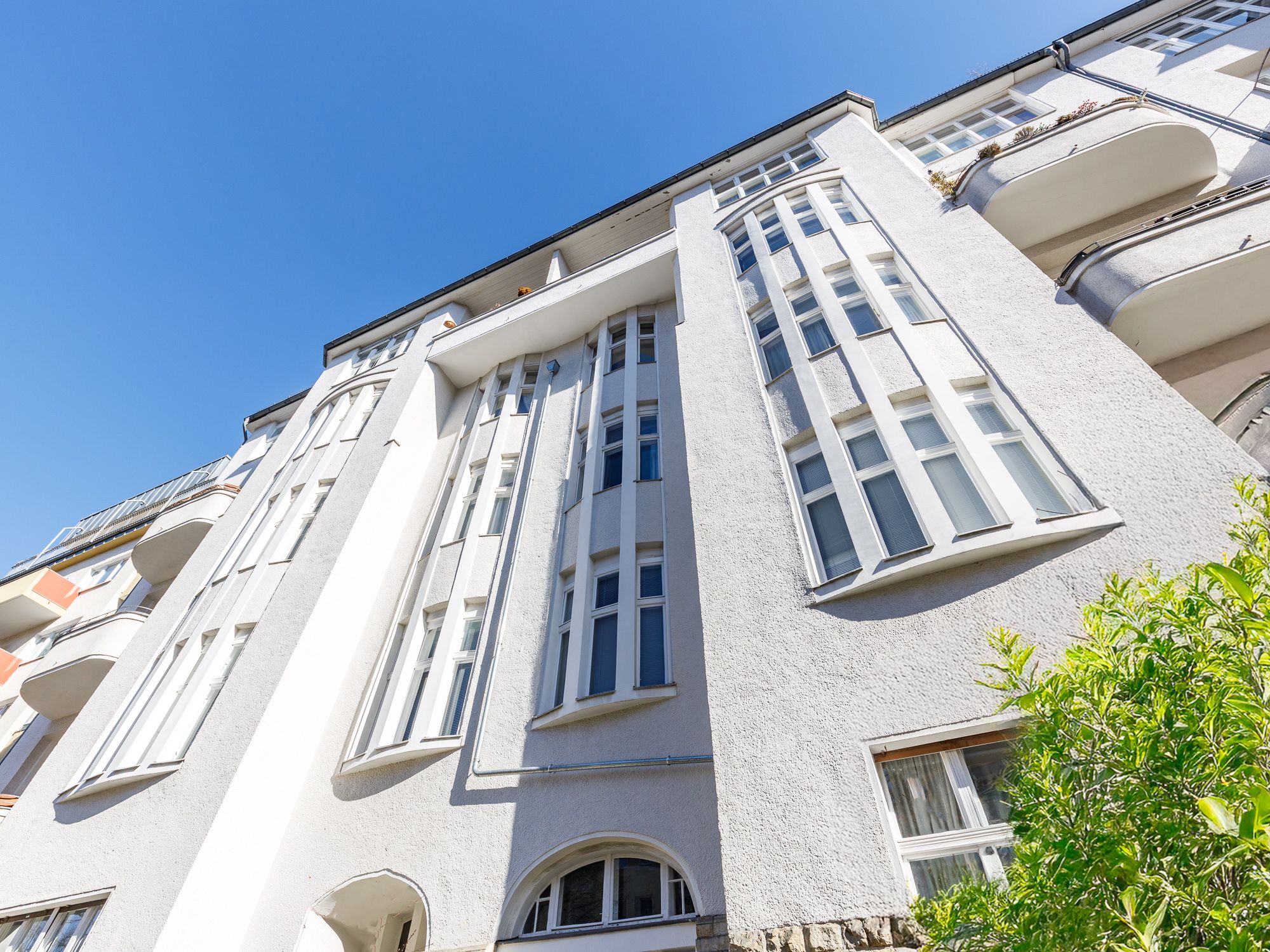 Traumhafter Altbau inmitten des Güntzelkiezes 