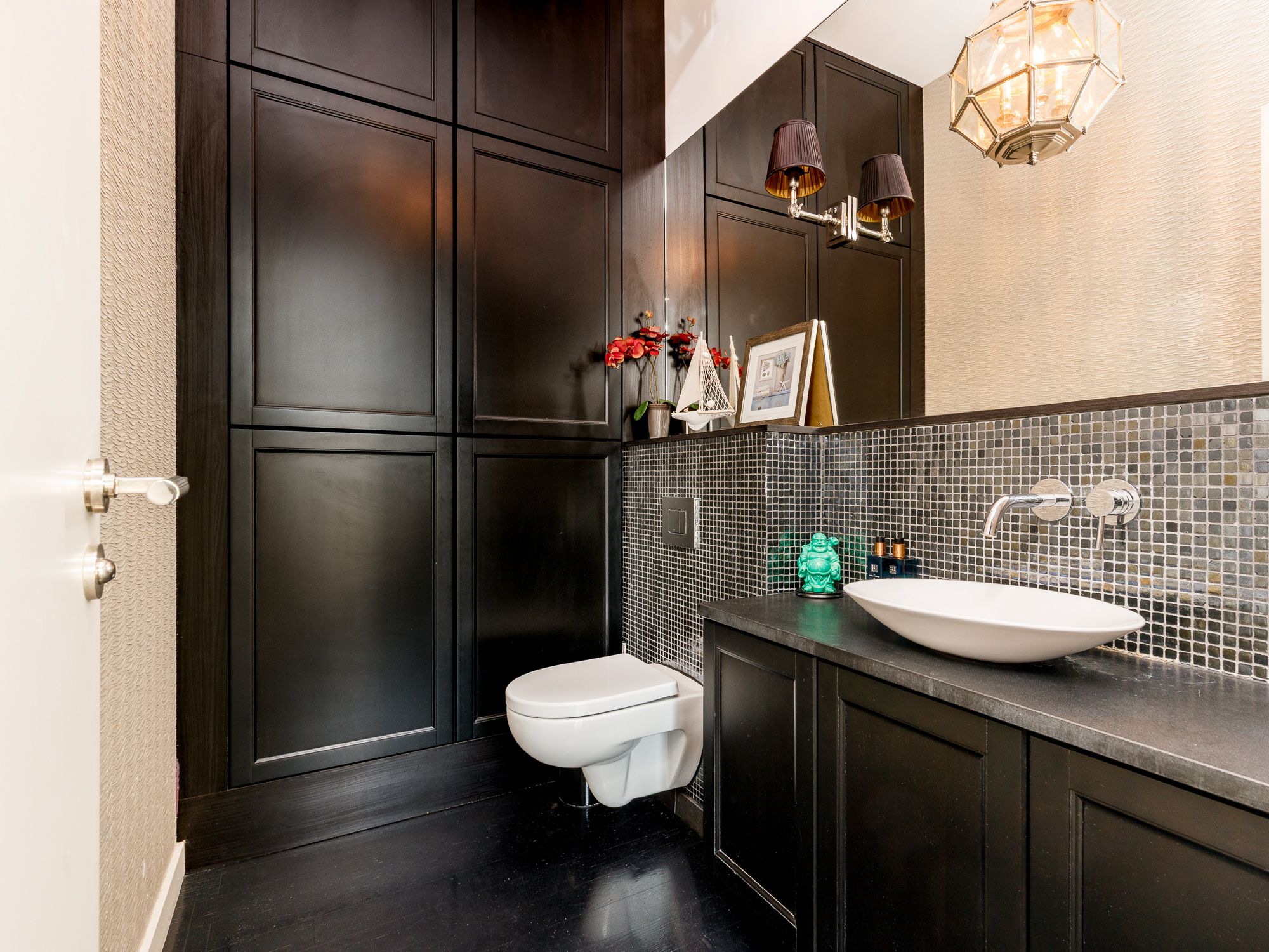 Gäste-Duschbad mit Hänge-WC