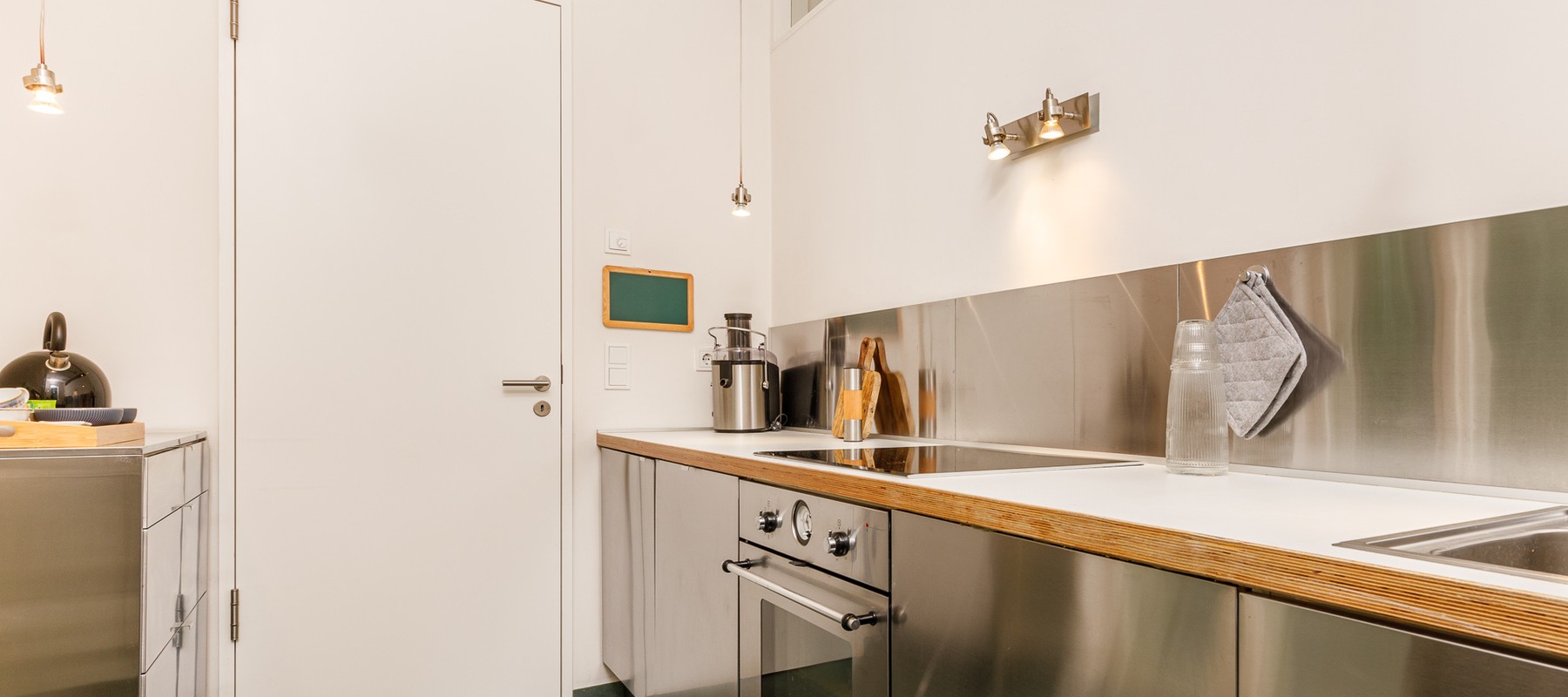 Charmante Remise im UNESCO-Weltkulturerbe: Kamin, Terrasse & idyllische Lage zwischen Jagdschloss Glienicke & Griebnitzsee