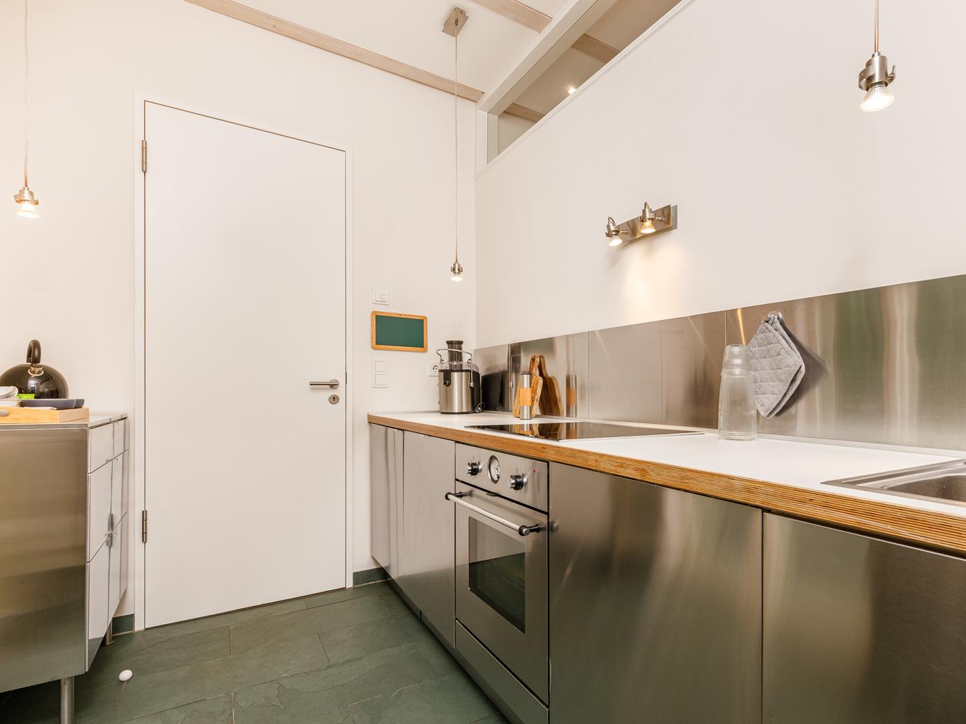 Charmante Remise im UNESCO-Weltkulturerbe: Kamin, Terrasse & idyllische Lage zwischen Jagdschloss Glienicke & Griebnitzsee