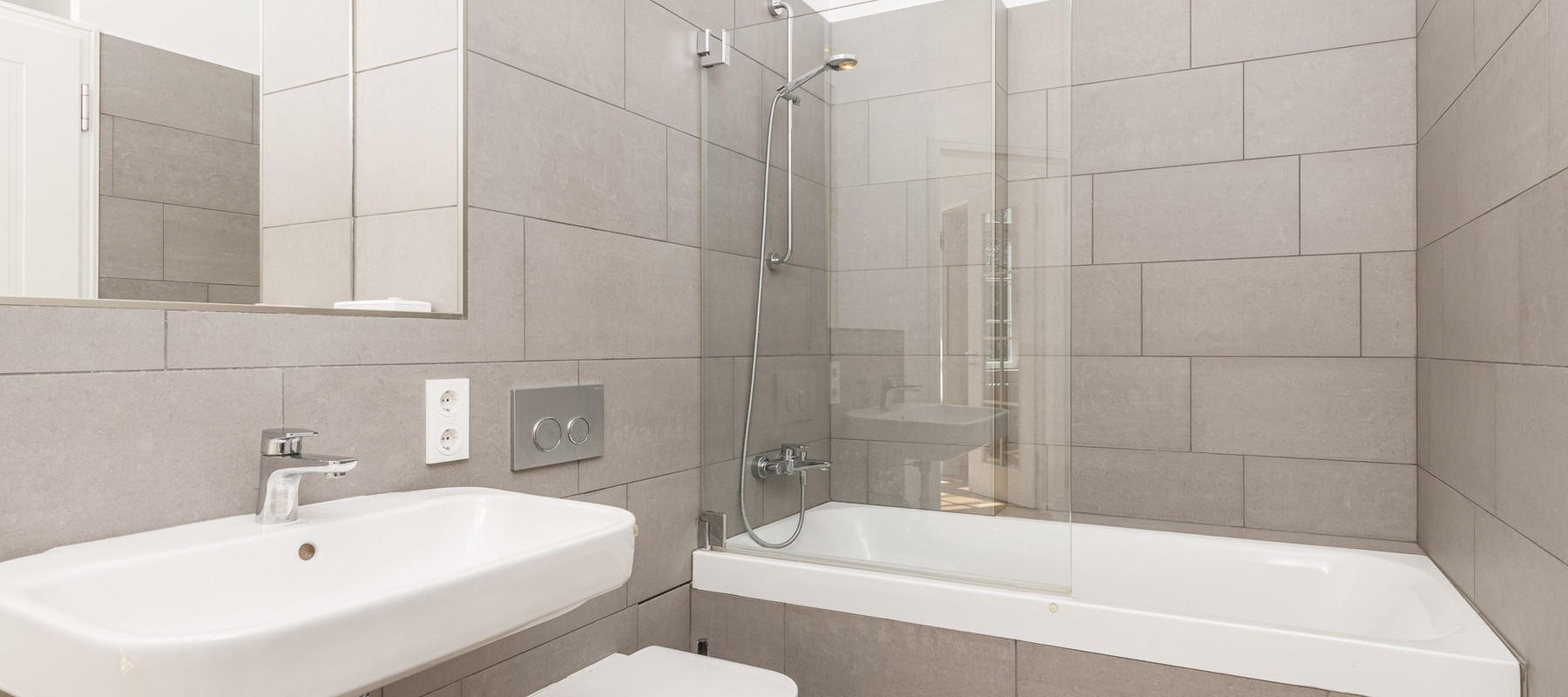 Bathroom with bathtub and shower function Bathroom with bathtub and shower function