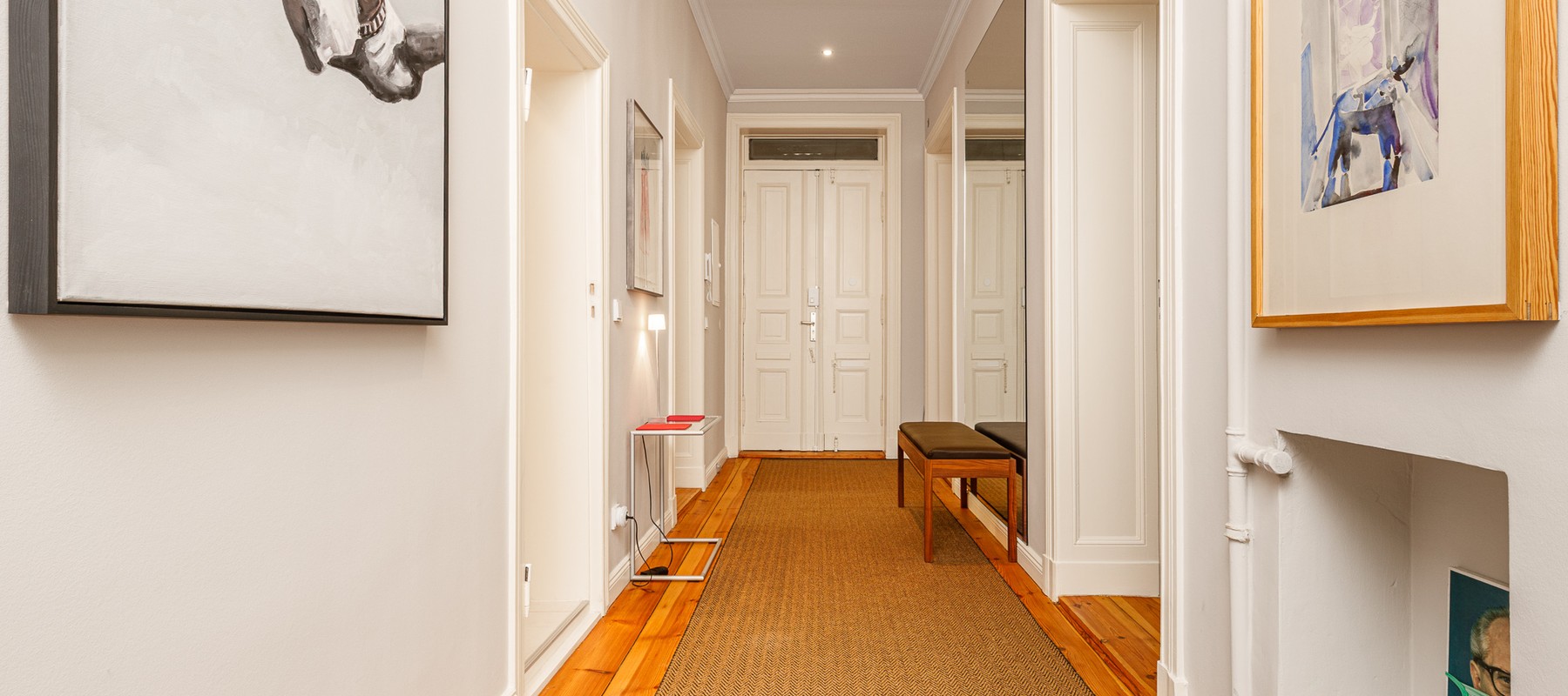 Großzügiger Flur- bzw. Eingangsbereich Großzügiger Flur- bzw. Eingangsbereich