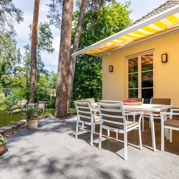 Terrasse Esstisch Markise Garten