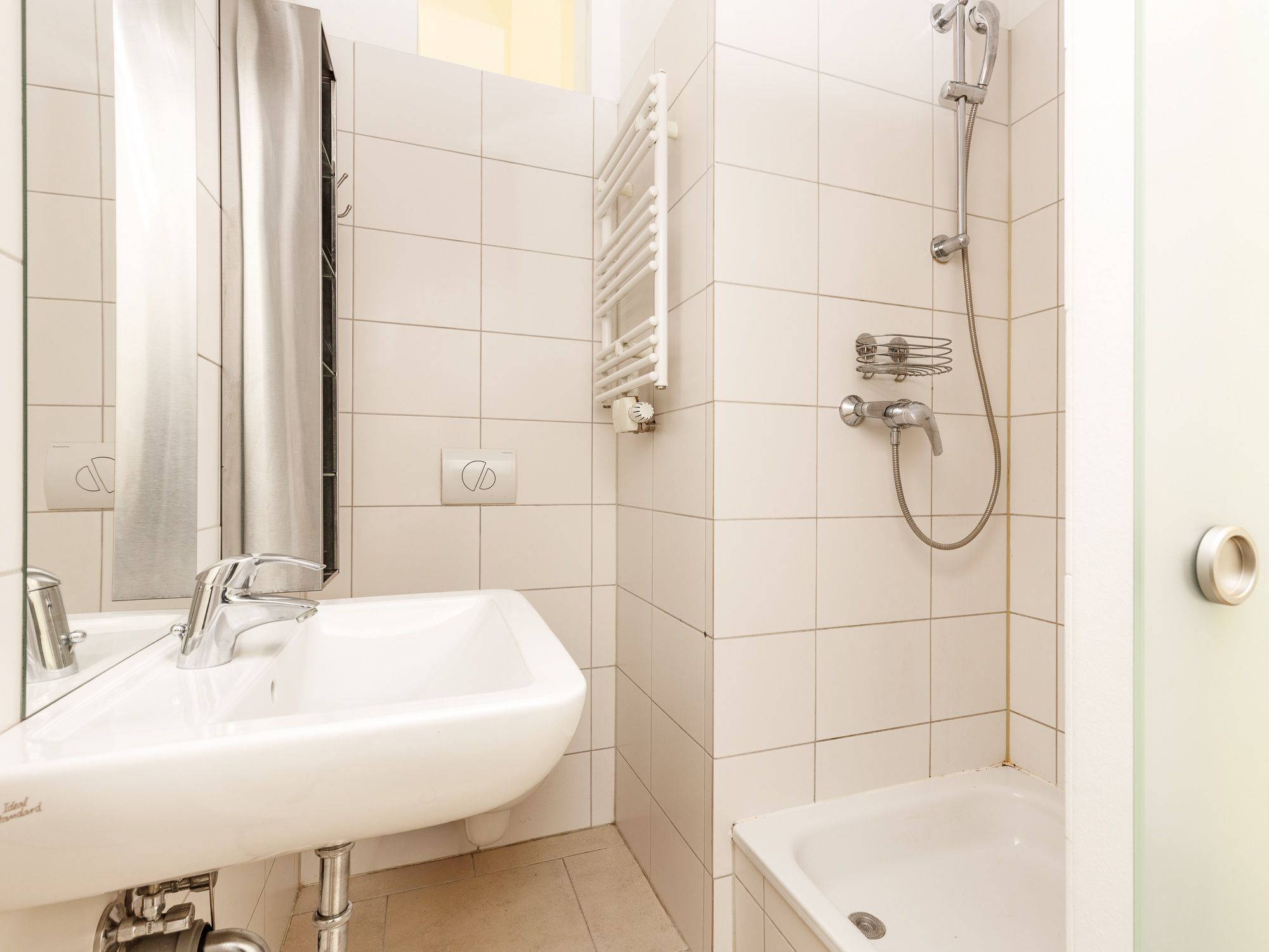 Interior bathroom with shower 