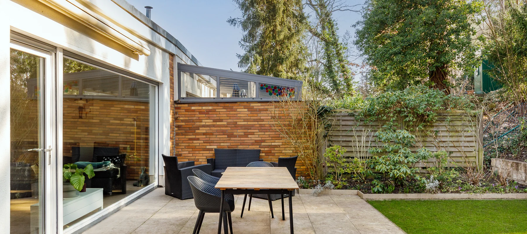 Familienfreundliche Doppelhaushälfte mit modernem Ausbau, Garten und idyllischer Ruhe