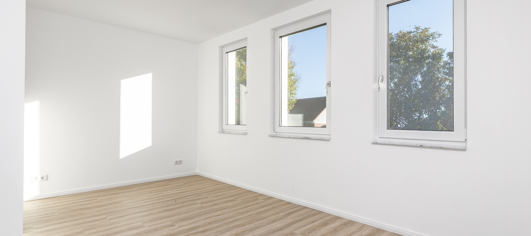 Großes Schlafzimmer mit moderner Ausstattung Großes Schlafzimmer mit moderner Ausstattung