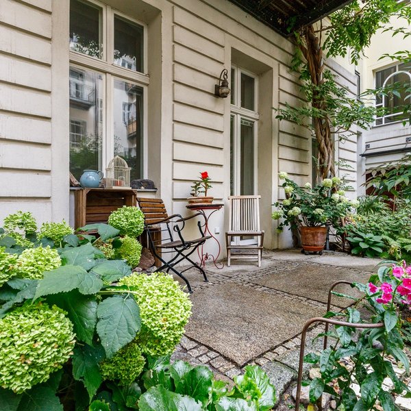 Innenhof Terrasse Sitzbereich Bepflanzung