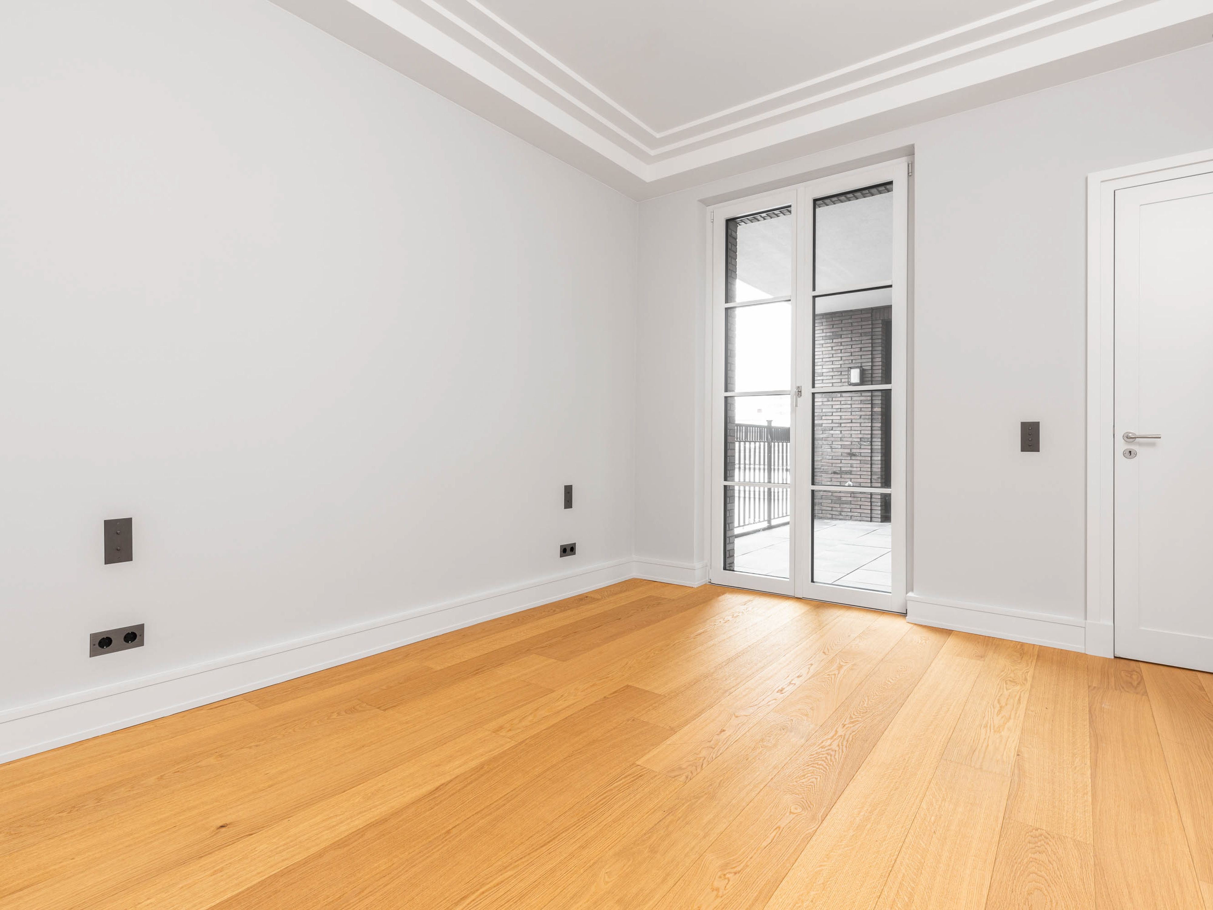 Gemütliches Kinderzimmer mit Zugang zur Loggia