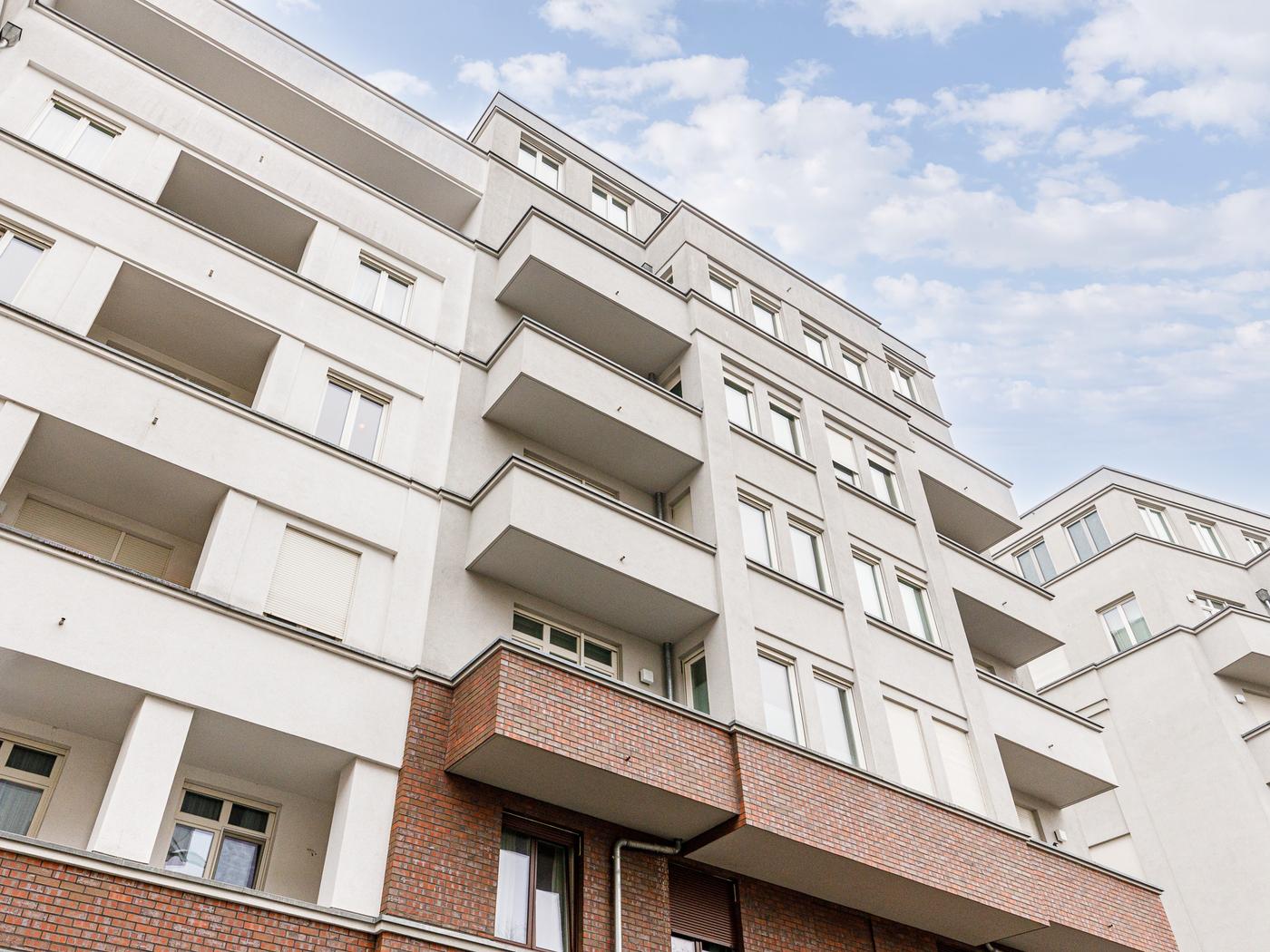 Moderne Neubau mit Klinkerfassade und Mineralputz  Moderne Neubau mit Klinkerfassade und Mineralputz