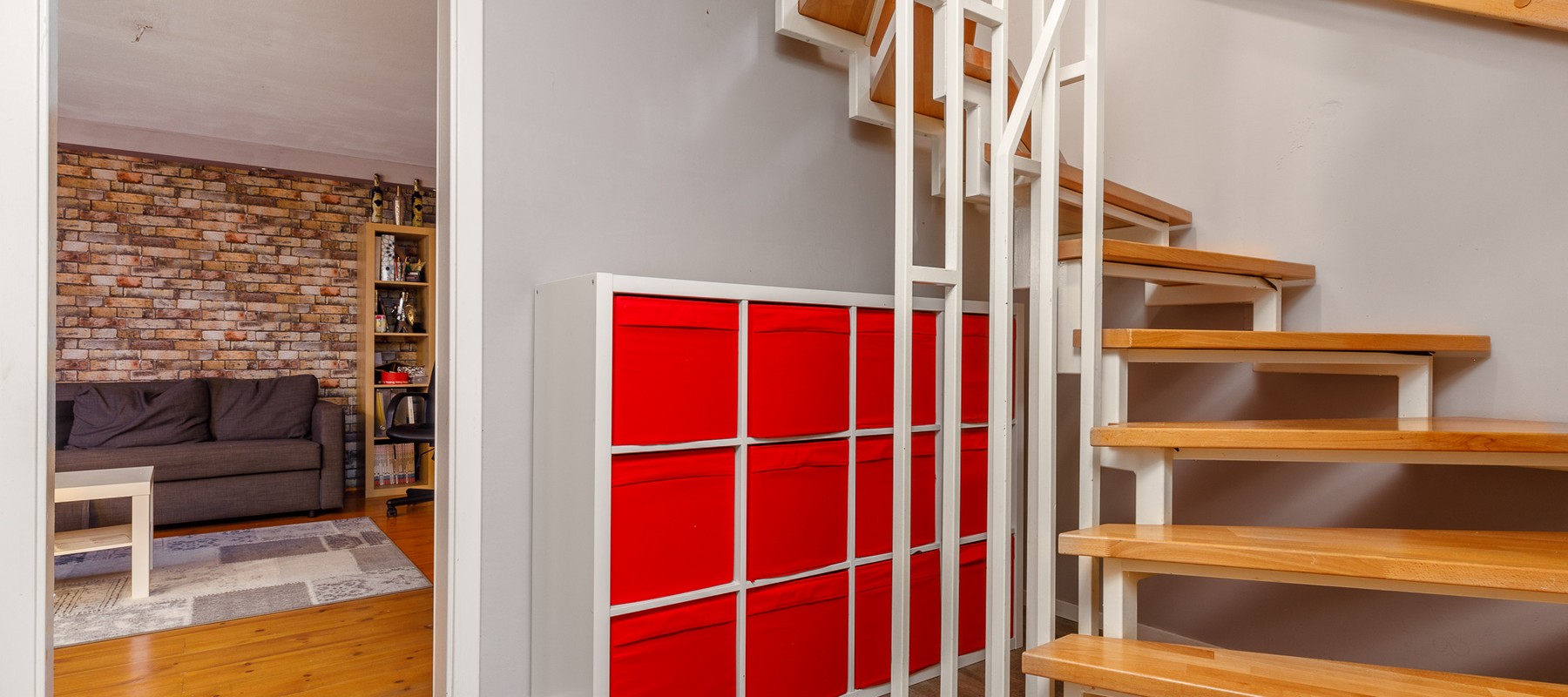 Treppenaufgang von Obergeschoss ins Dach Treppenaufgang von Obergeschoss ins Dach