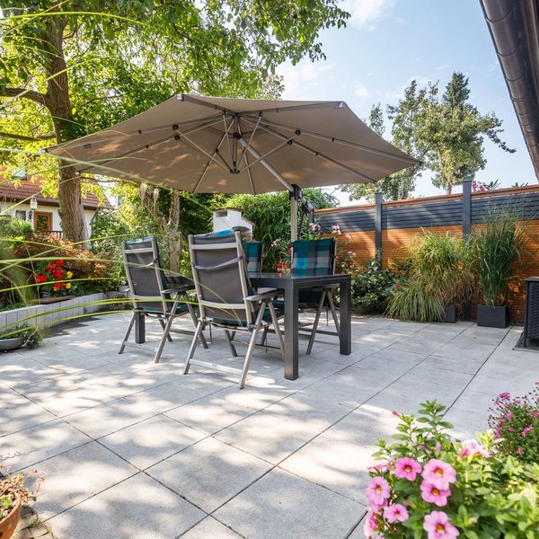 Terrasse Sonnige Südwest Ausrichtung Markise Essplatz Begrünung