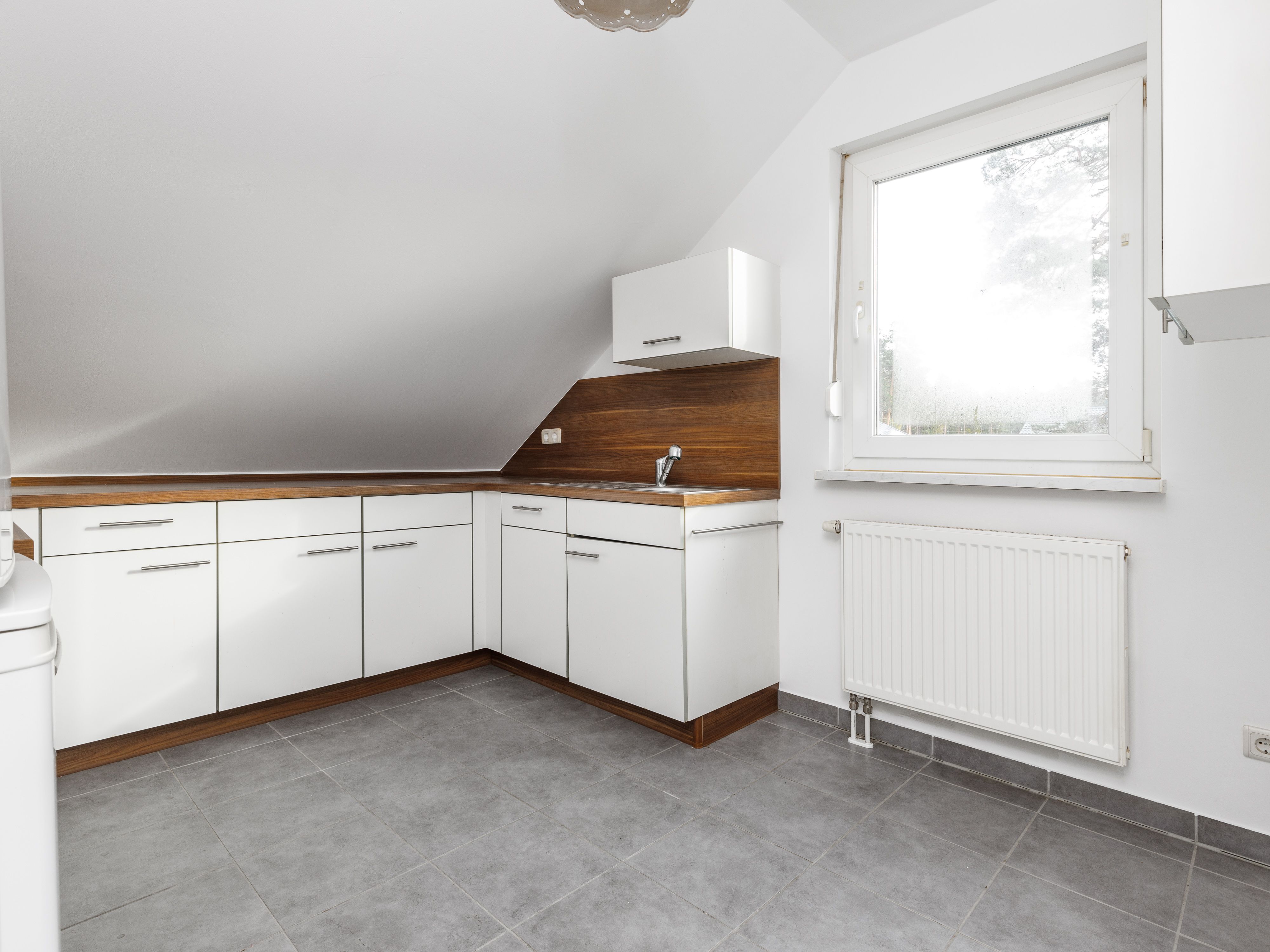 Separater Küchenbereich mit Elektrogeräten