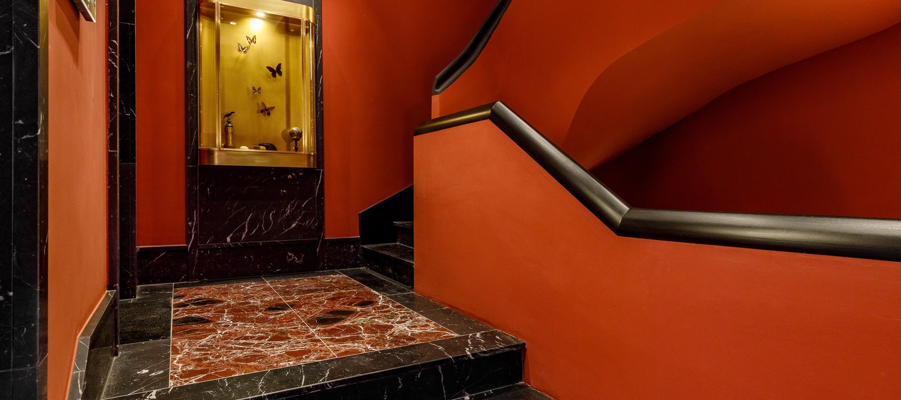 Unique staircase with modern porcelain stoneware tiles Unique staircase with modern porcelain stoneware tiles