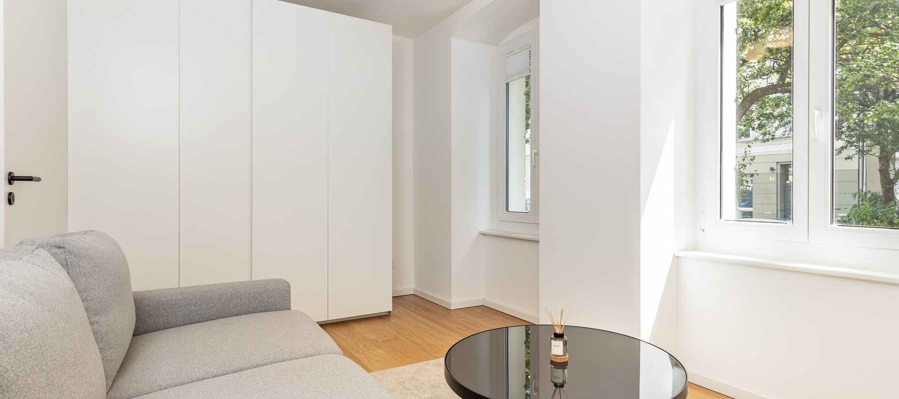 Separate guest room or study Separate guest room or study