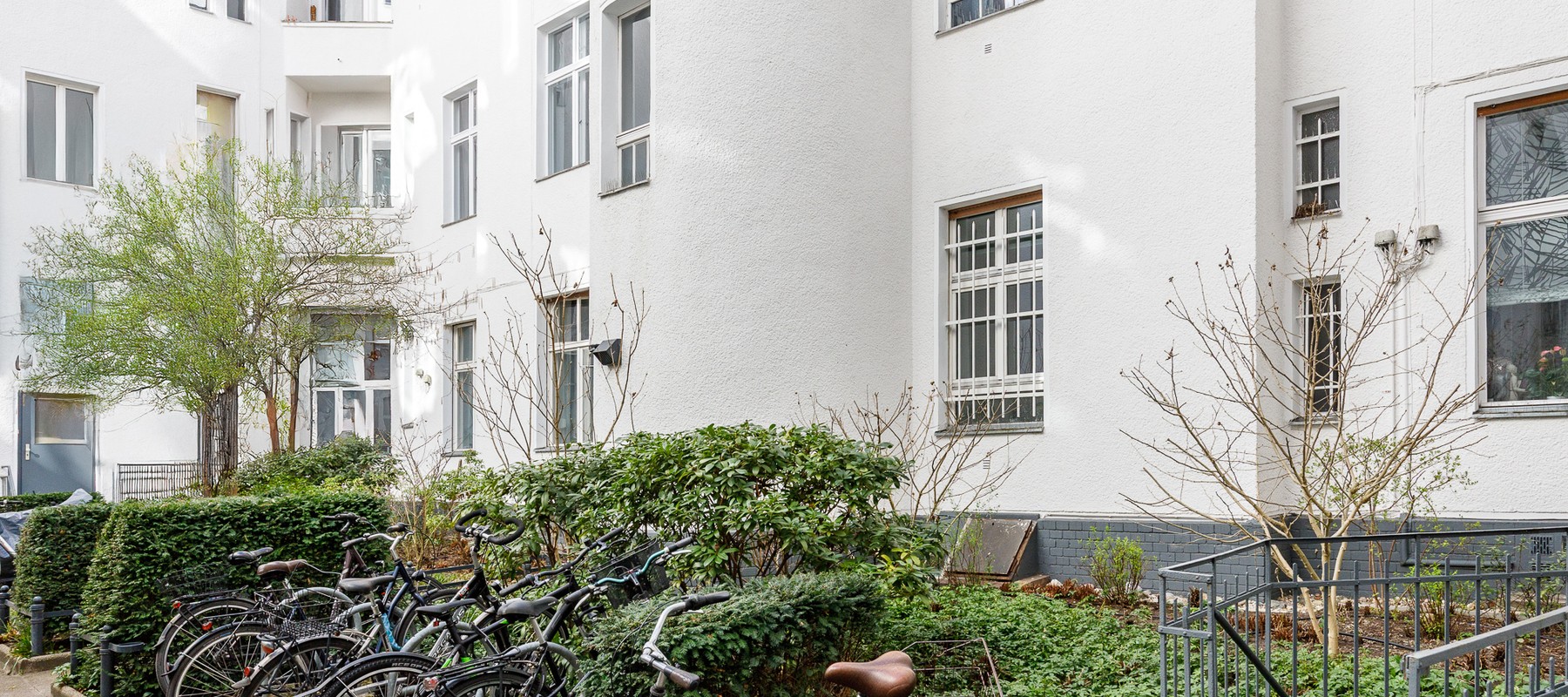 Gepflegtes Gemeinschaftseigentum mit Fahrradstellplätzen Gepflegtes Gemeinschaftseigentum mit Fahrradstellplätzen