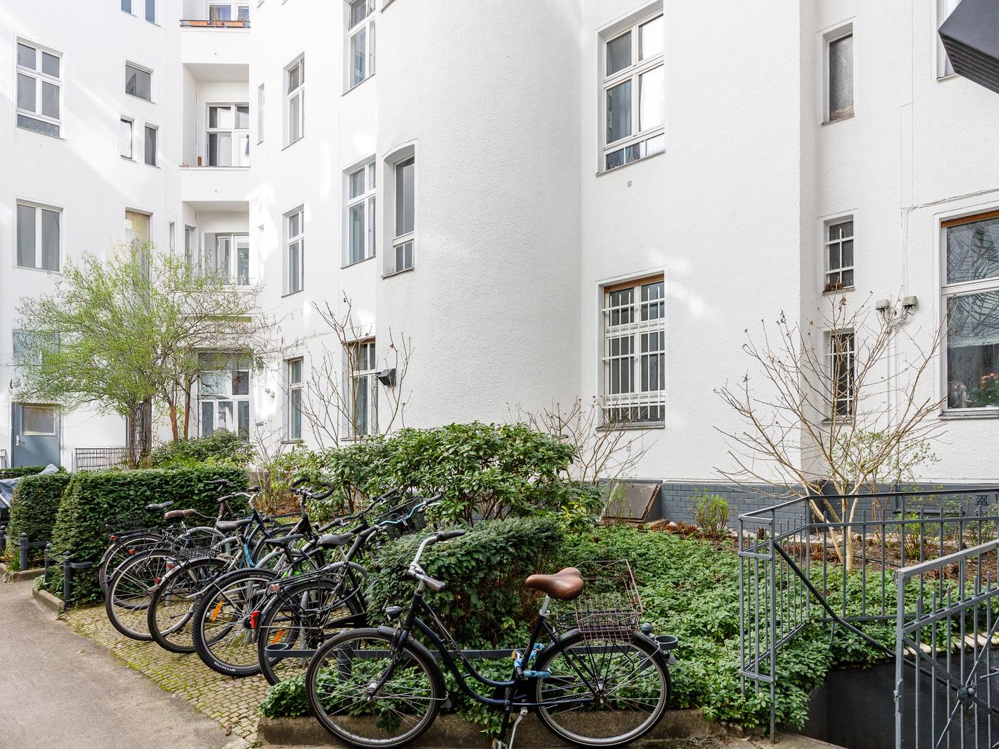 Gepflegtes Gemeinschaftseigentum mit Fahrradstellplätzen Gepflegtes Gemeinschaftseigentum mit Fahrradstellplätzen