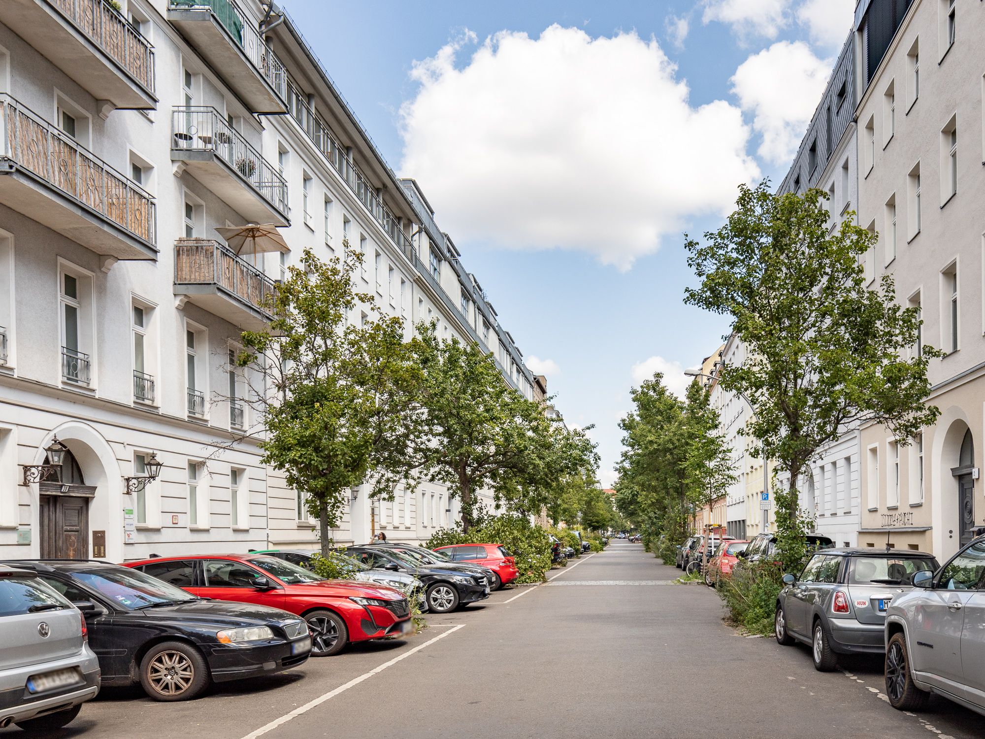 View of the street and surrounding neighbourhood