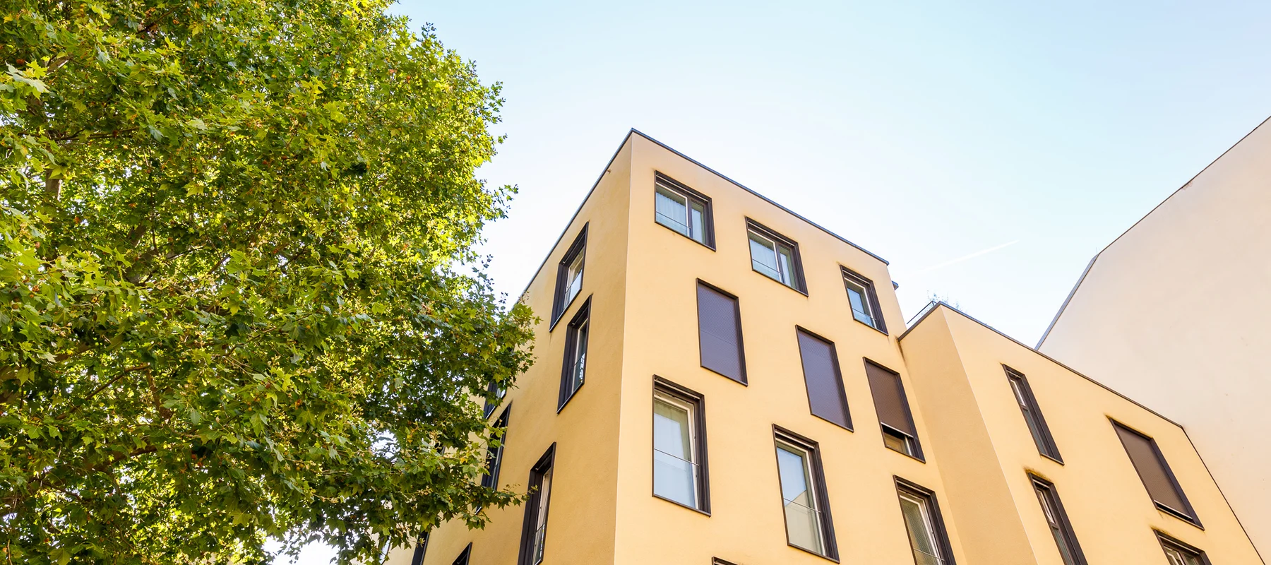 Furnished attic studio with air conditioning and underground parking space in the diplomatic quarter