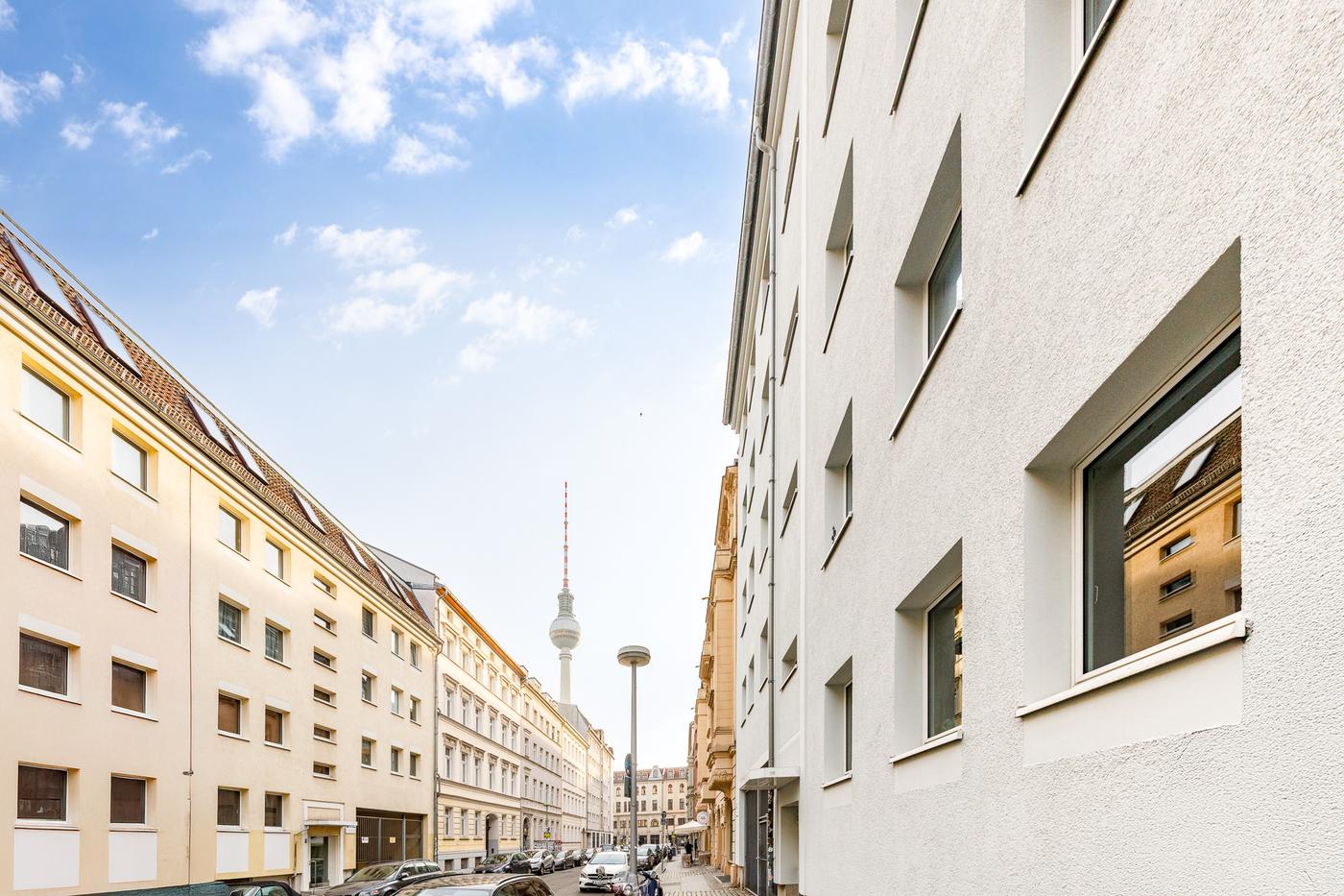 Blick von der Almstadtstraße Richtung Fernsehturm Blick von der Almstadtstraße Richtung Fernsehturm