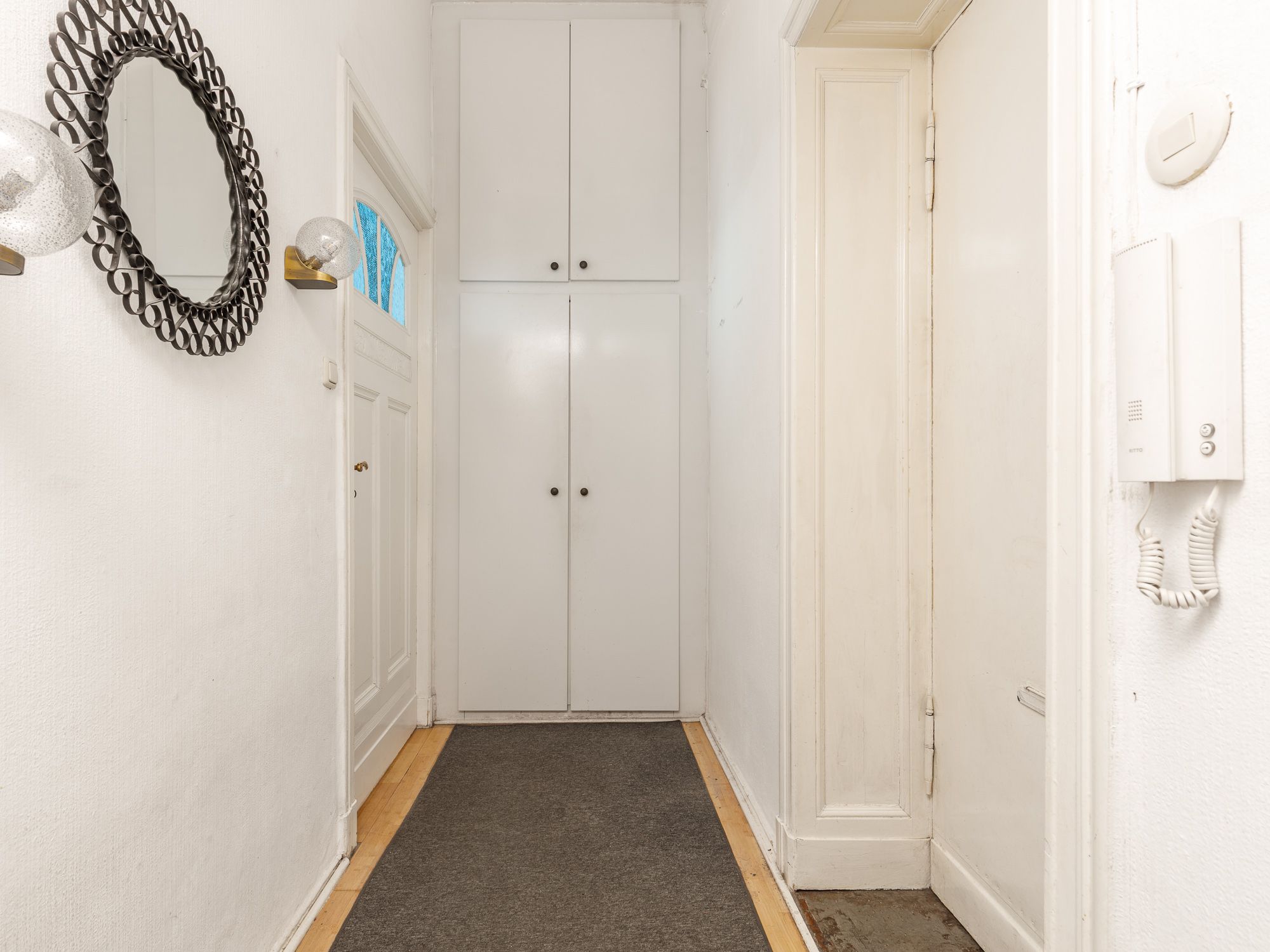 Eingangsbereich mit Einbauschränken 