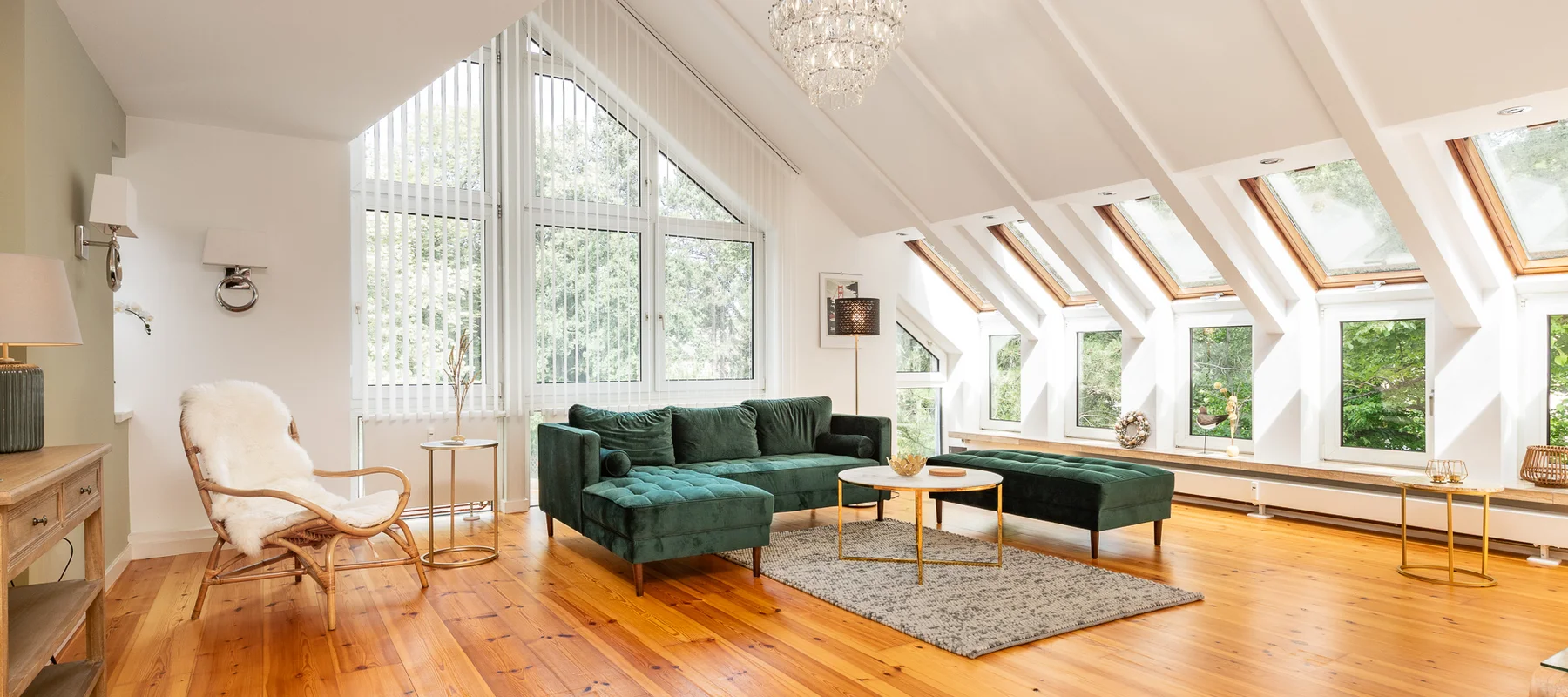 Lichtdurchflutete Dachgeschoss-Maisonette mit Stellplatz am Großen Wannsee