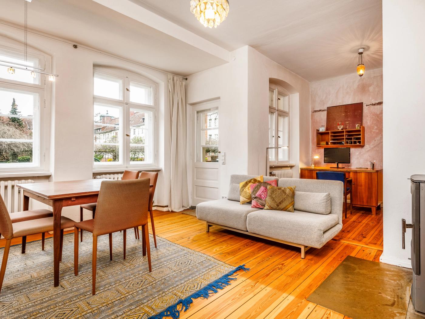 Charmante Dachgeschosswohnung mit viel Licht und bester Lage an den Ceciliengärten