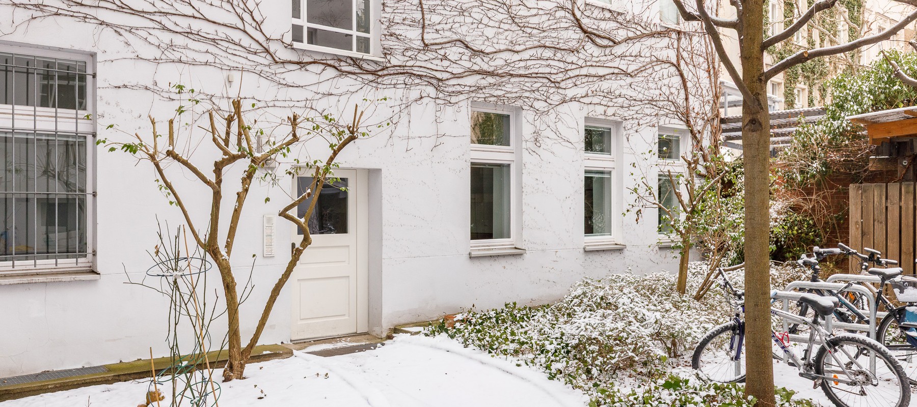 Ansicht des Innenhofs mit Fahrradabstellplätzen Ansicht des Innenhofs mit Fahrradabstellplätzen