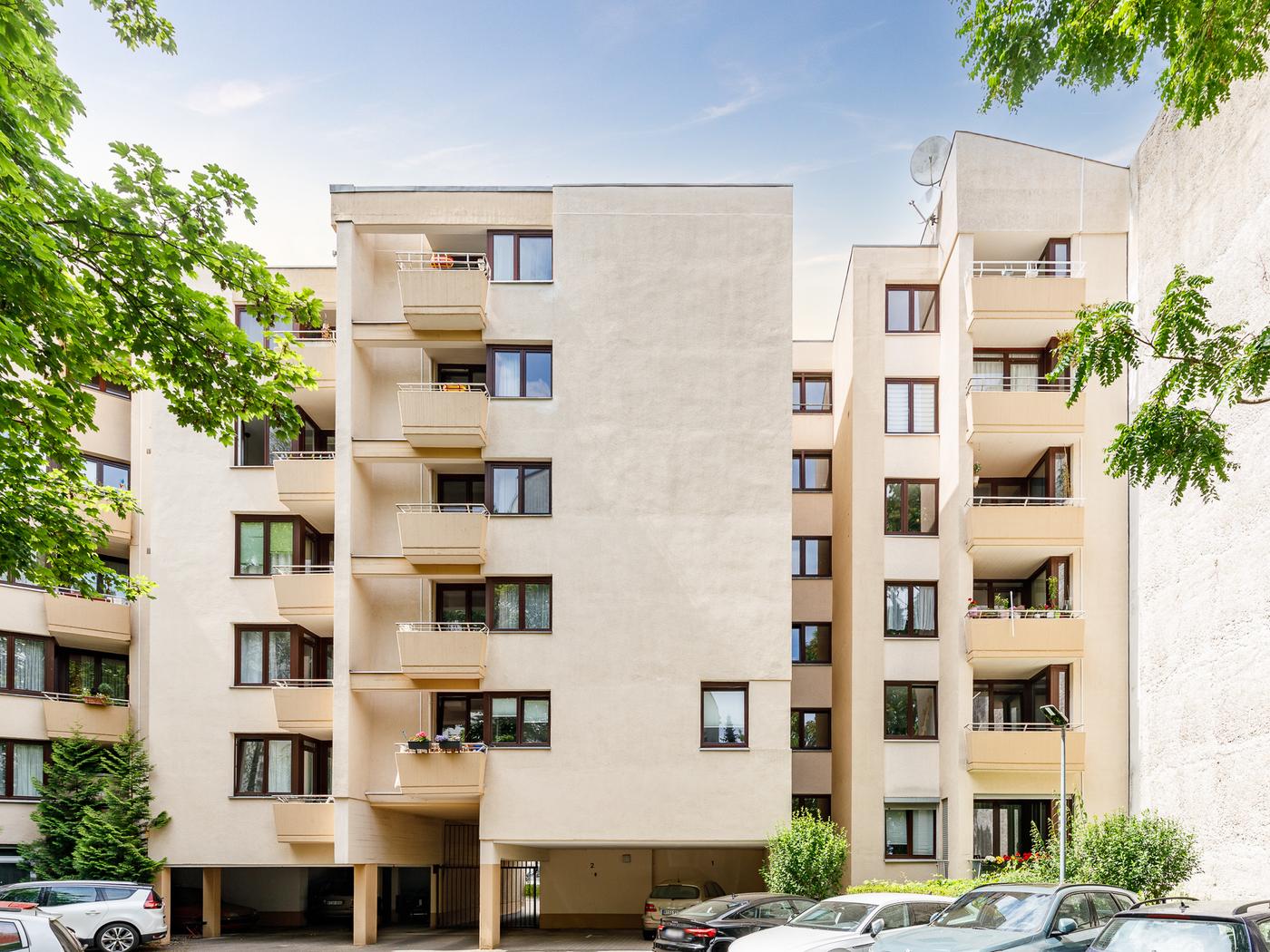 Gepflegtes Mehrfamilienhaus in Schöneberg Gepflegtes Mehrfamilienhaus in Schöneberg