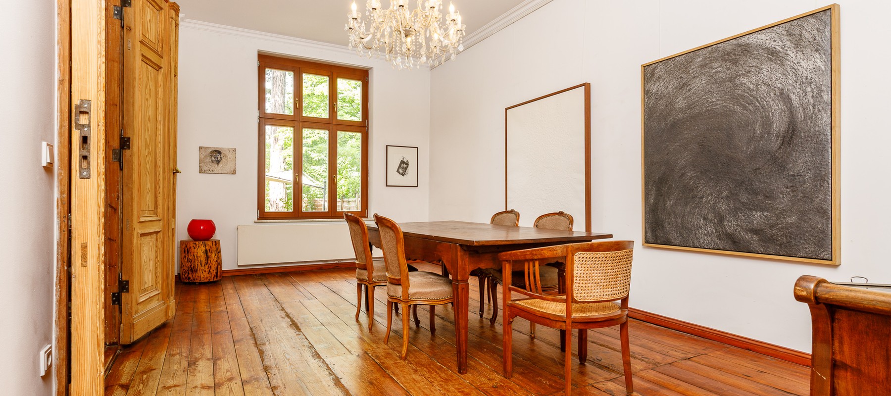 Separater Raum mit flexibler Nutzung als Gästezimmer, Homeoffice oder Küche in funktionaler Grundrissgestaltung Separater Raum mit flexibler Nutzung als Gästezimmer, Homeoffice oder Küche in funktionaler Grundrissgestaltung