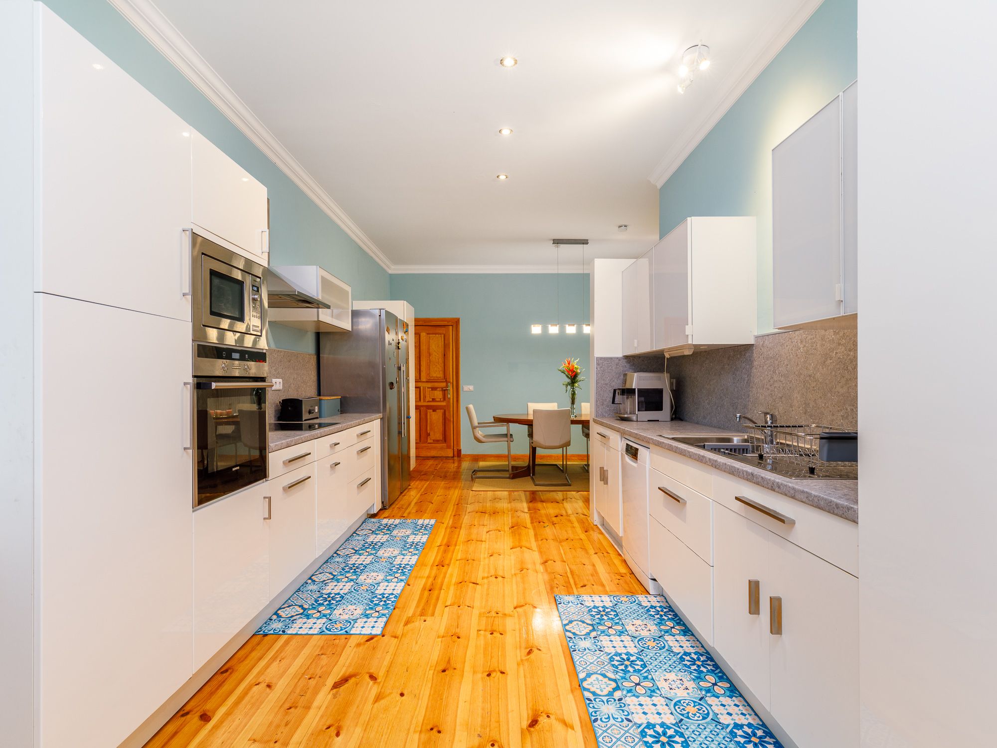 Offener Küchenbereich mit Vollausstattung 