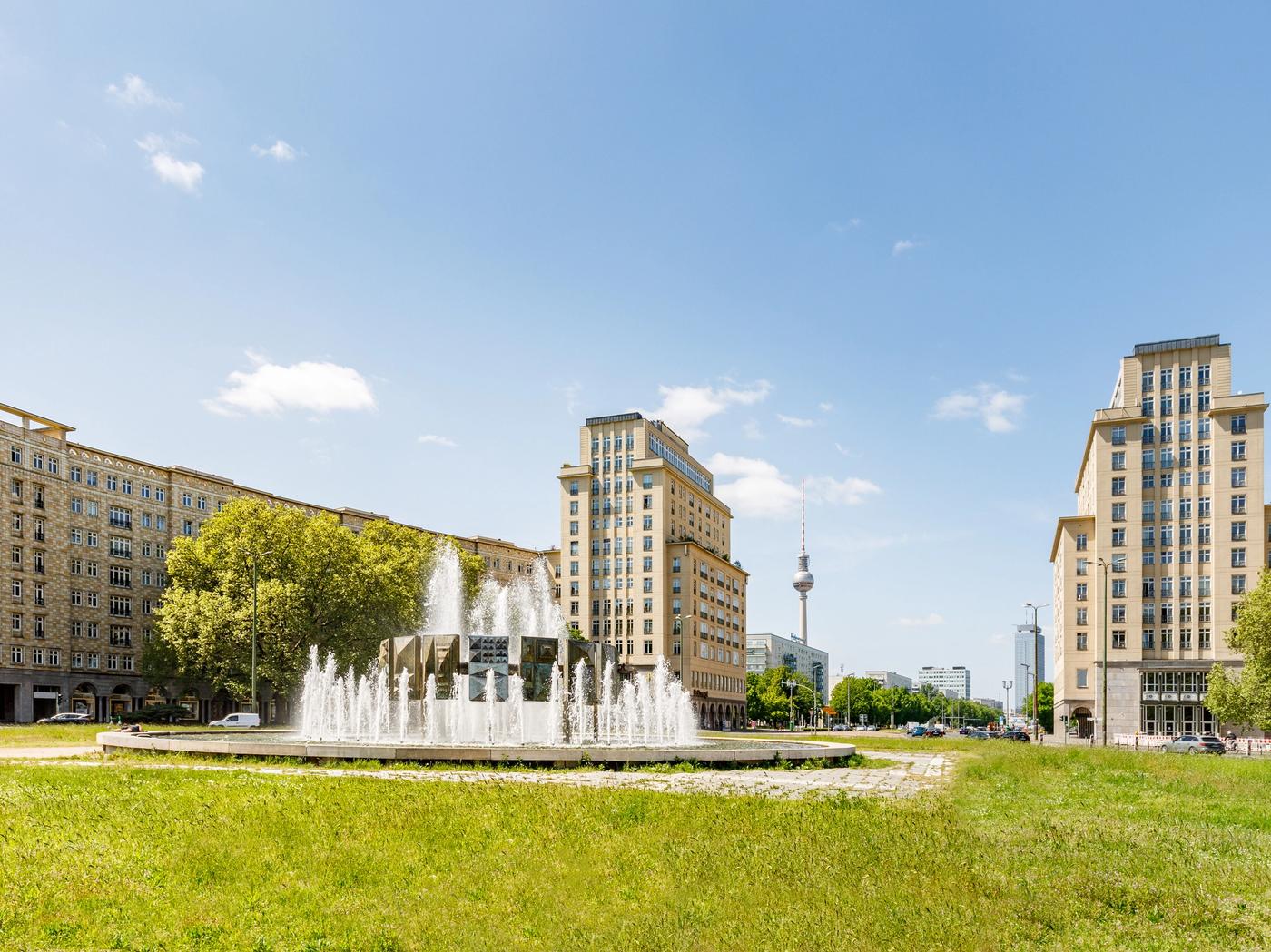 Die Stalinbauten am Straußberger Platz Die Stalinbauten am Straußberger Platz