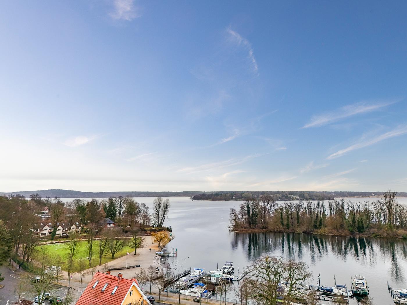 Drohnen-Aufnahme von der direkten Umgebung Drohnen-Aufnahme von der direkten Umgebung