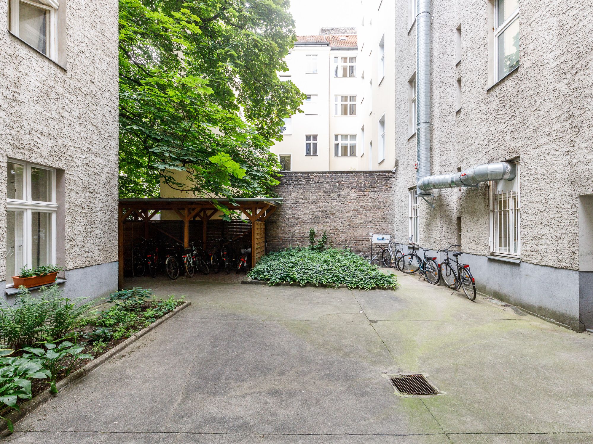 Innenhof mit Fahrradabstellmöglichkeiten 