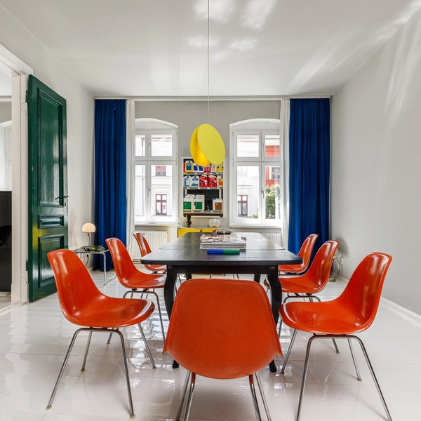 Esszimmer Esstisch Stühle Pendelleuchte Altbaufenster