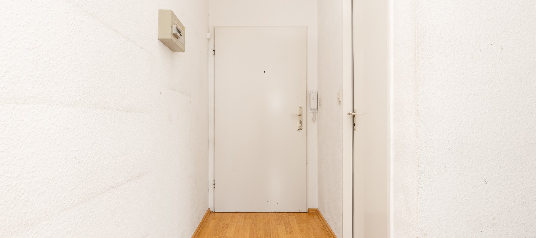 Eingangsbereich mit Garderobe Eingangsbereich mit Garderobe