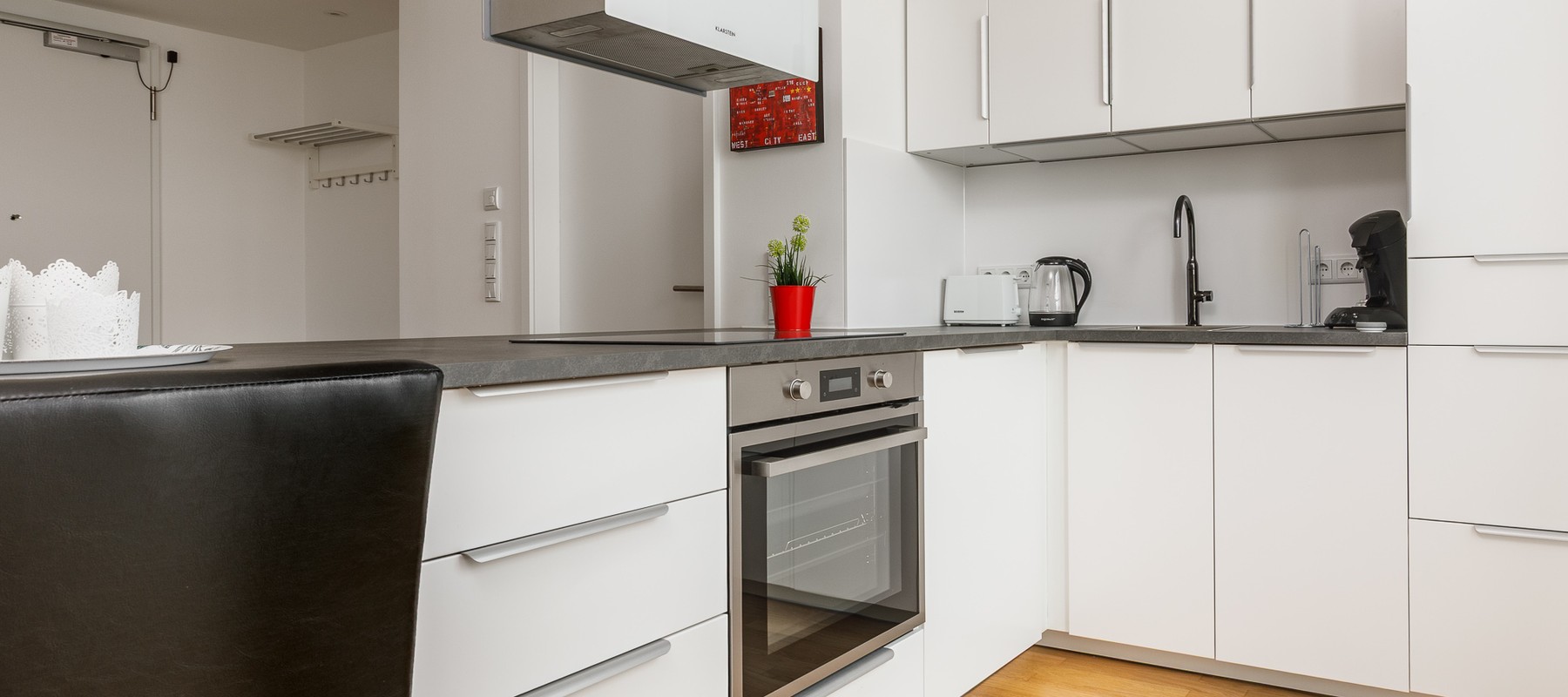 Moderne Einbauküche mit Vollausstattung Moderne Einbauküche mit Vollausstattung