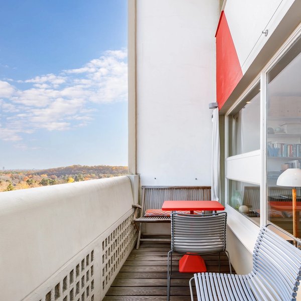 Balkon Weitblick Sitzbank Holzboden