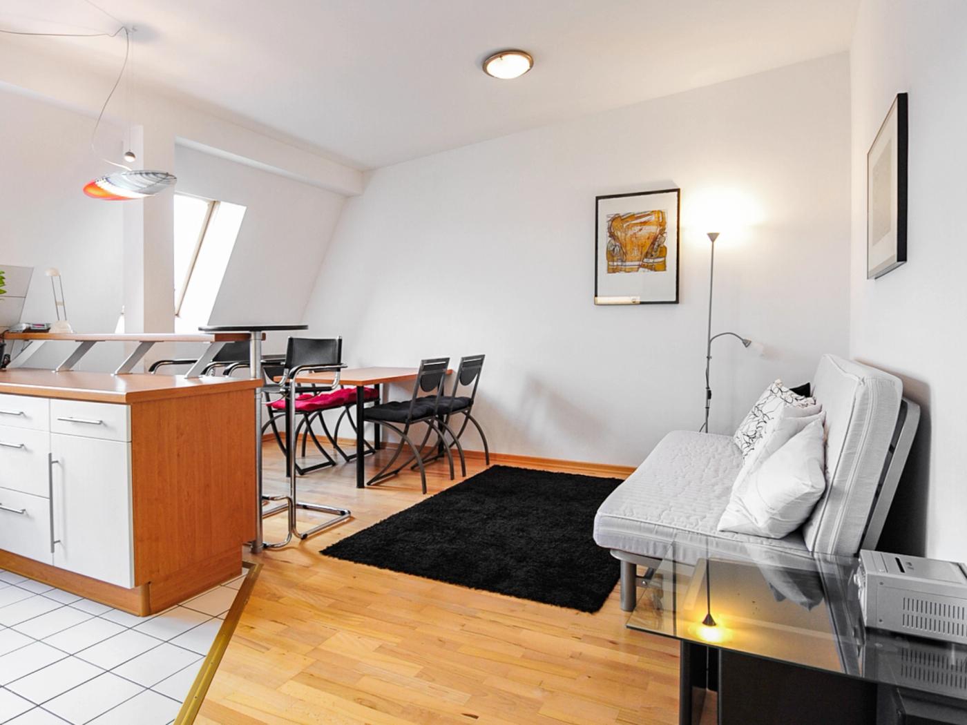 Charmantes Dachgeschoss in Charlottenburg mit Terrasse & Aufzug