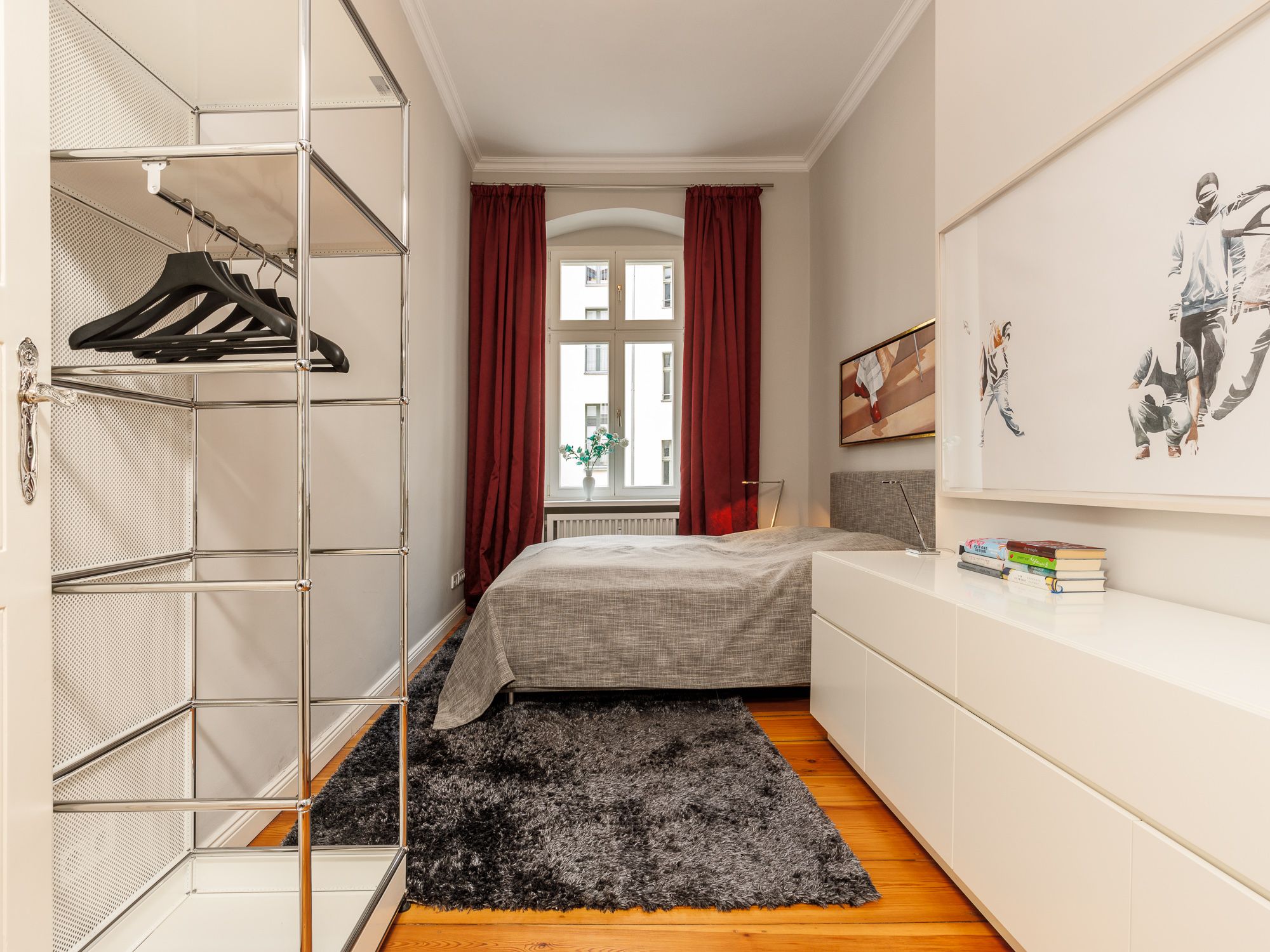 Gemütliches Gästezimmer mit Garderobe 