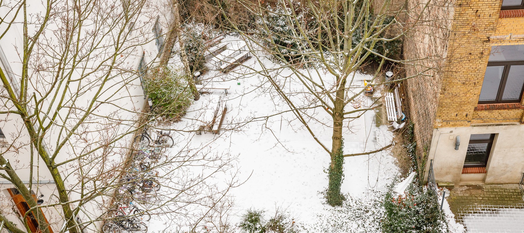 Blick vom Balkon in den Innenhof Blick vom Balkon in den Innenhof
