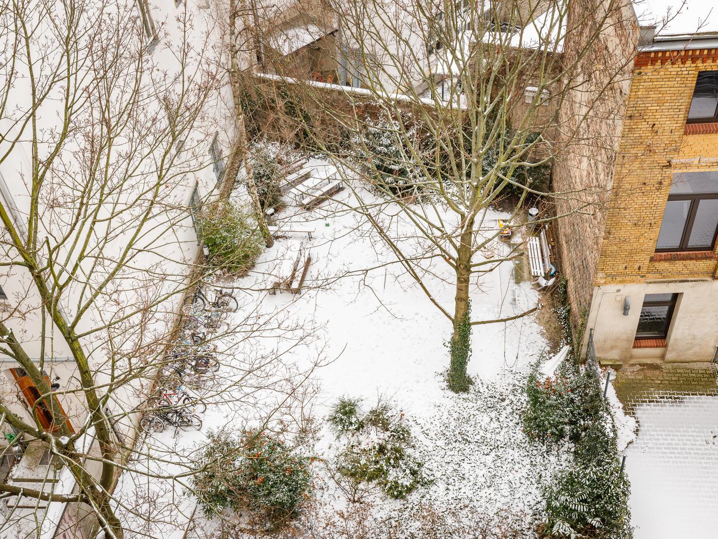 Blick vom Balkon in den Innenhof Blick vom Balkon in den Innenhof