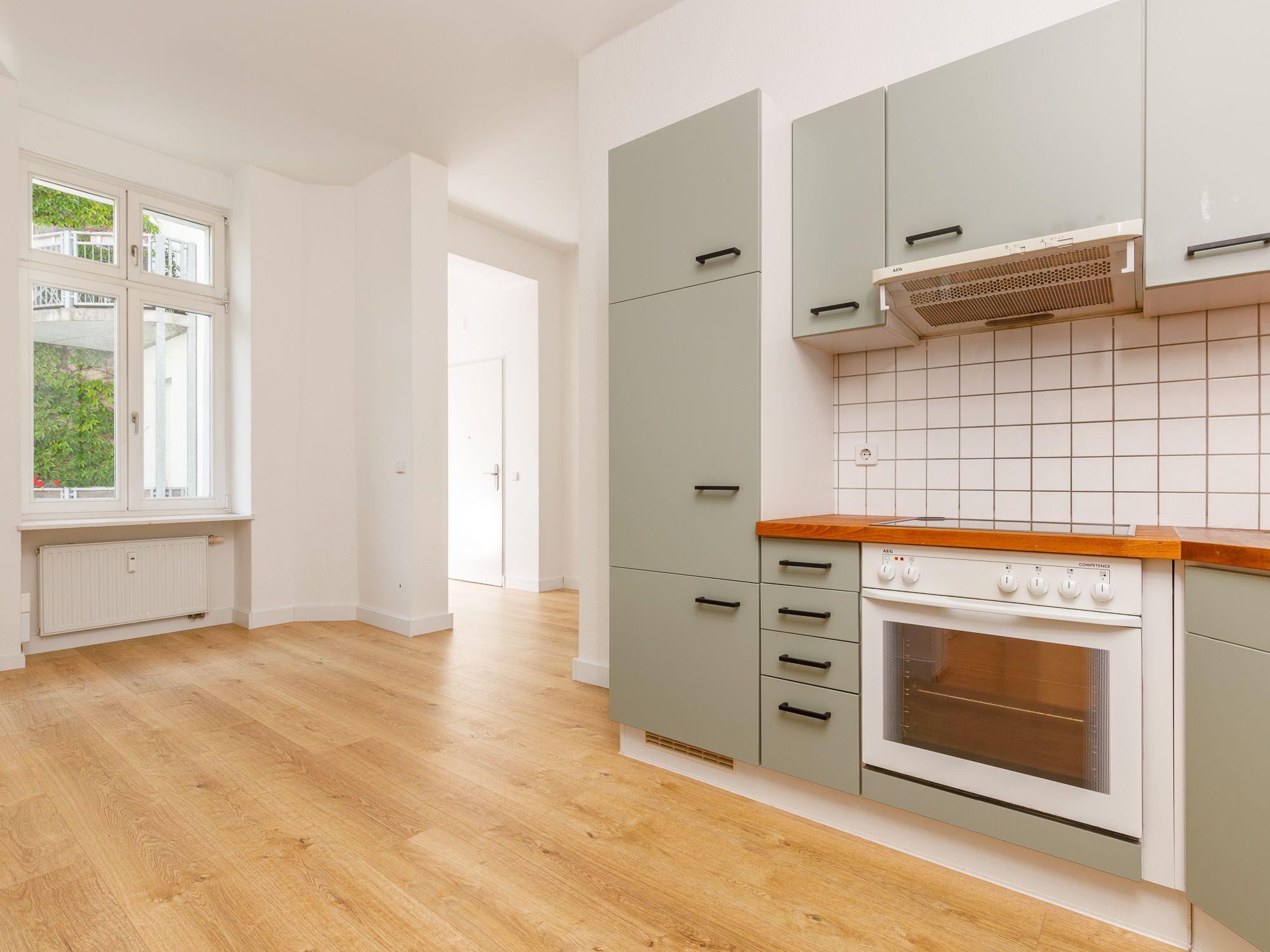 Gepflegte Einbauküche mit Elektrogeräten