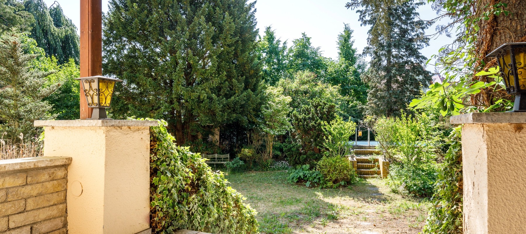 Sonnenterrasse mit Zugang zum Garten Sonnenterrasse mit Zugang zum Garten