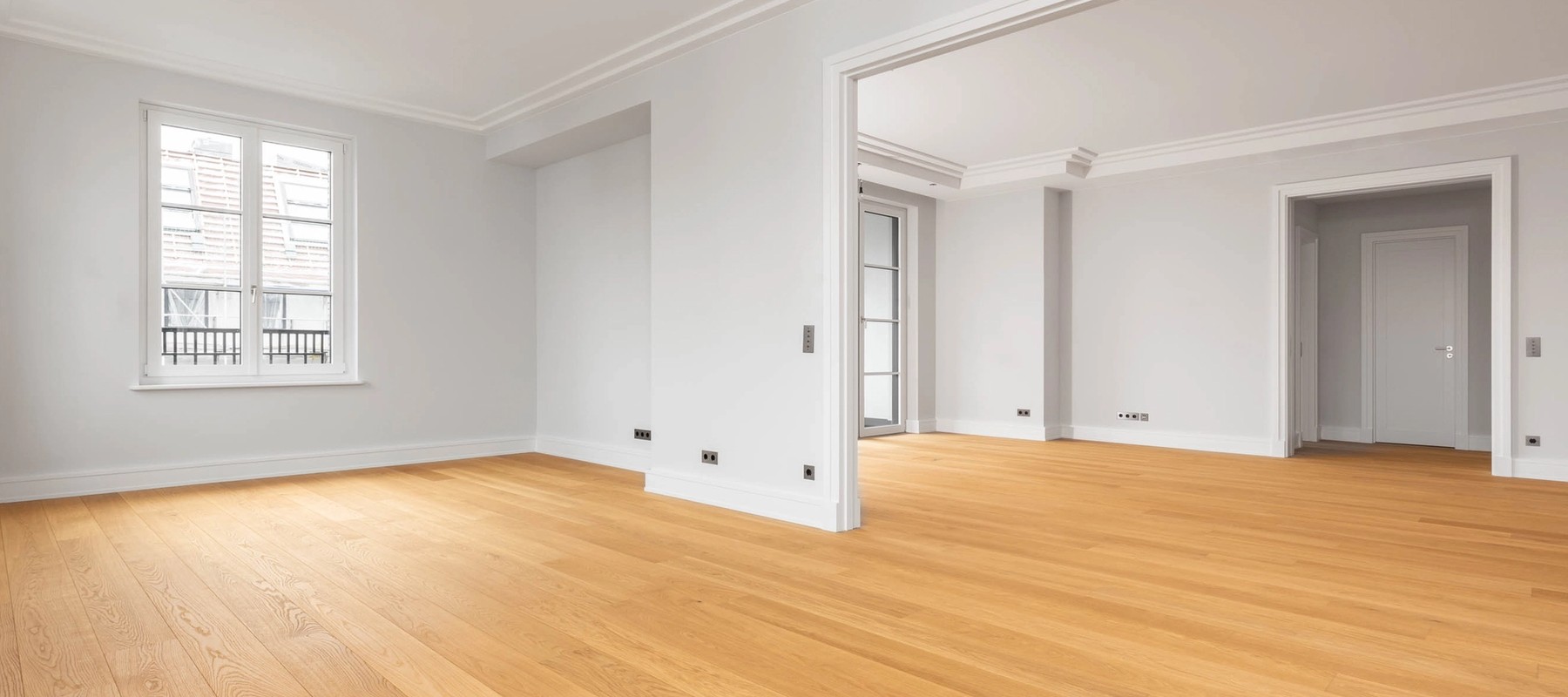 Large living room with open-plan living area and underfloor heating Large living room with open-plan living area and underfloor heating