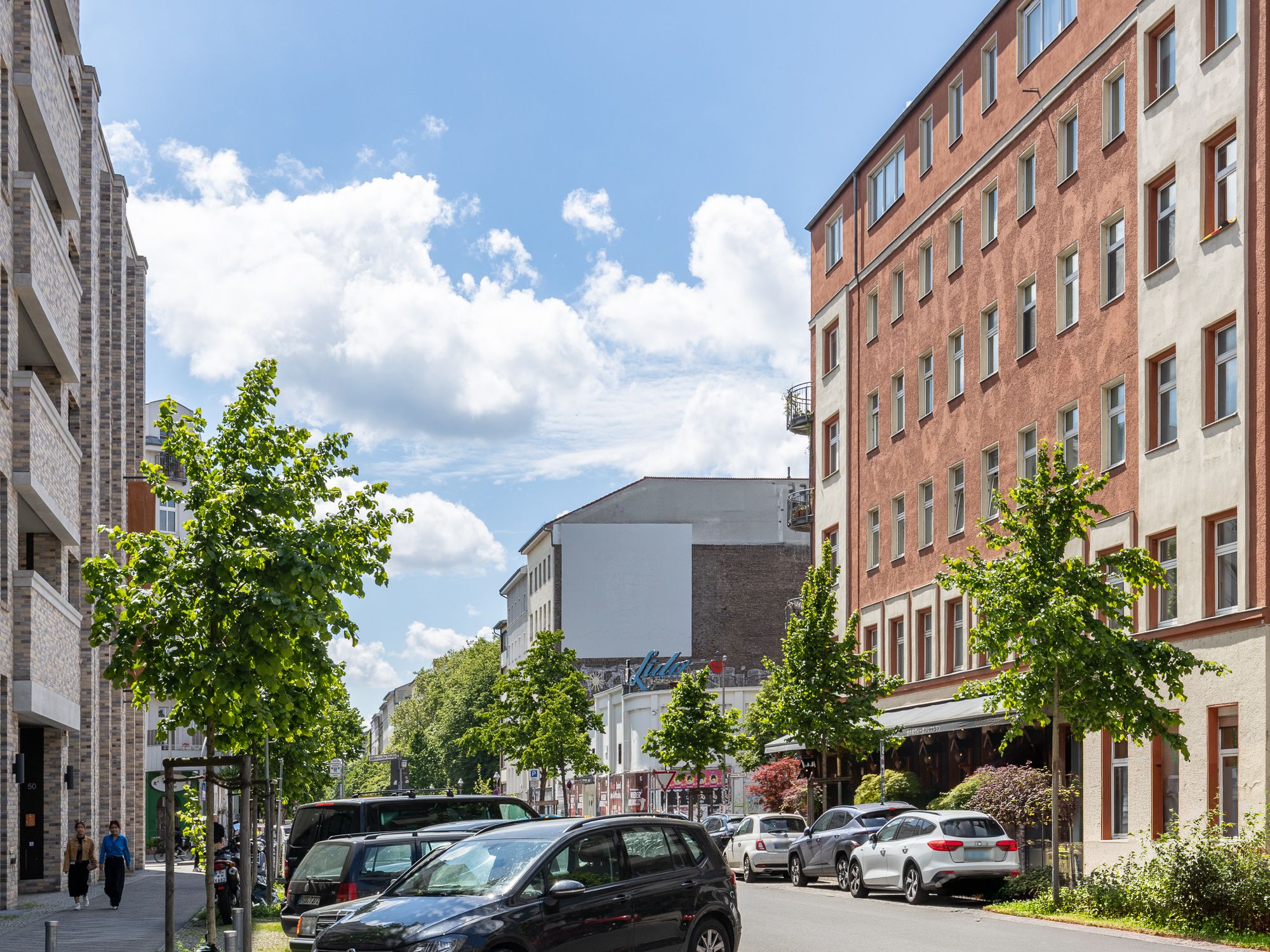 Ansicht von Haus und Nachbarschaft 