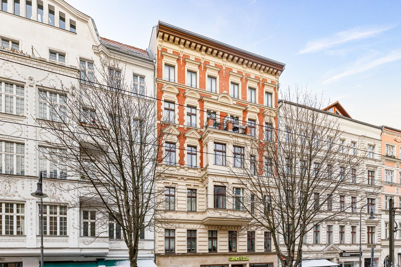 Loftartige Wohnung im Altbau mit großem Balkon & Weitblick direkt an der Kastanienallee